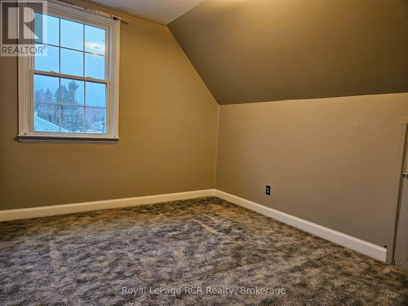 












886 16TH STREET W

,
Georgian Bluffs,




Ontario
N4K6V5

