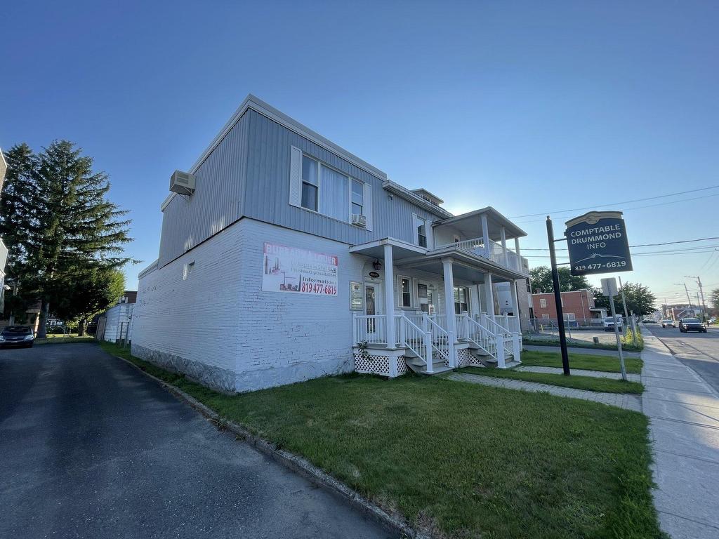 









445Z

 - 445AZ


Rue Brock

,
Drummondville,




QC
J2B1C9

