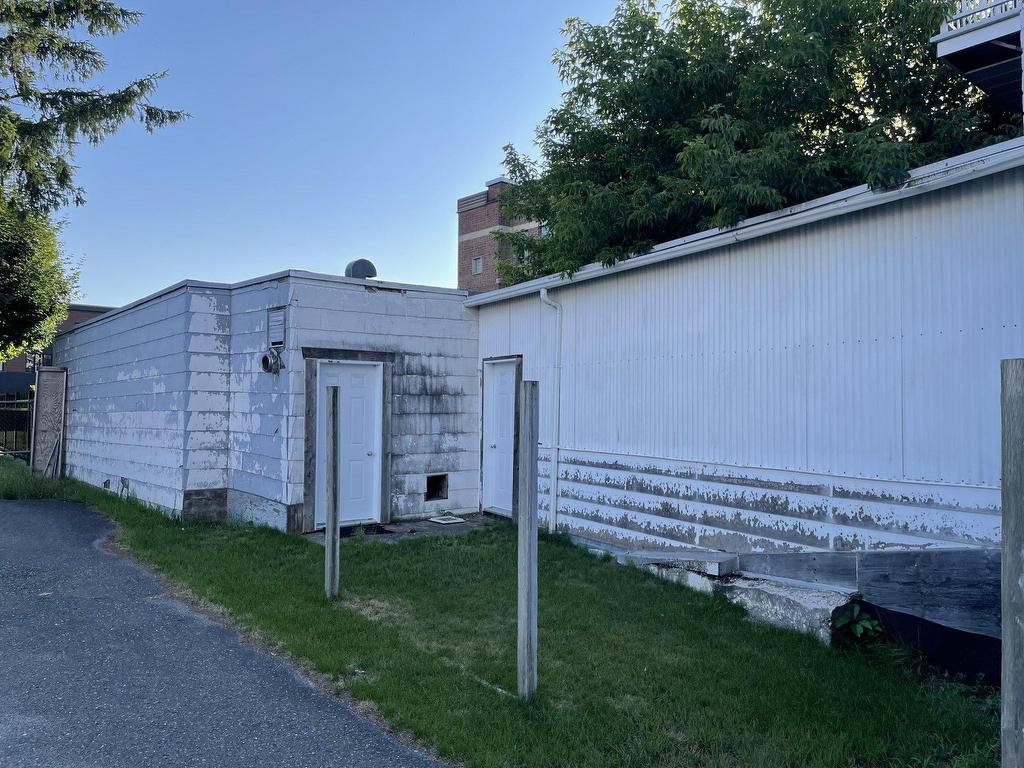 









445Z

 - 445AZ


Rue Brock

,
Drummondville,




QC
J2B1C9

