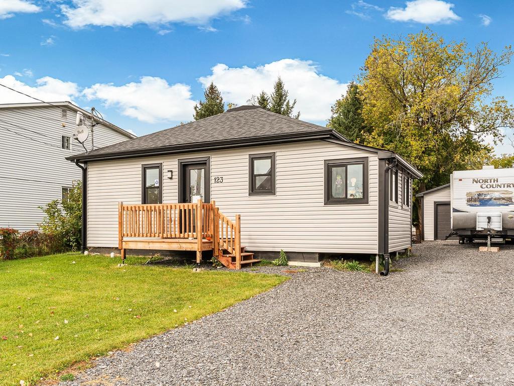 









123


Rue Gendreau

,
Coaticook,




QC
J1A2N3

