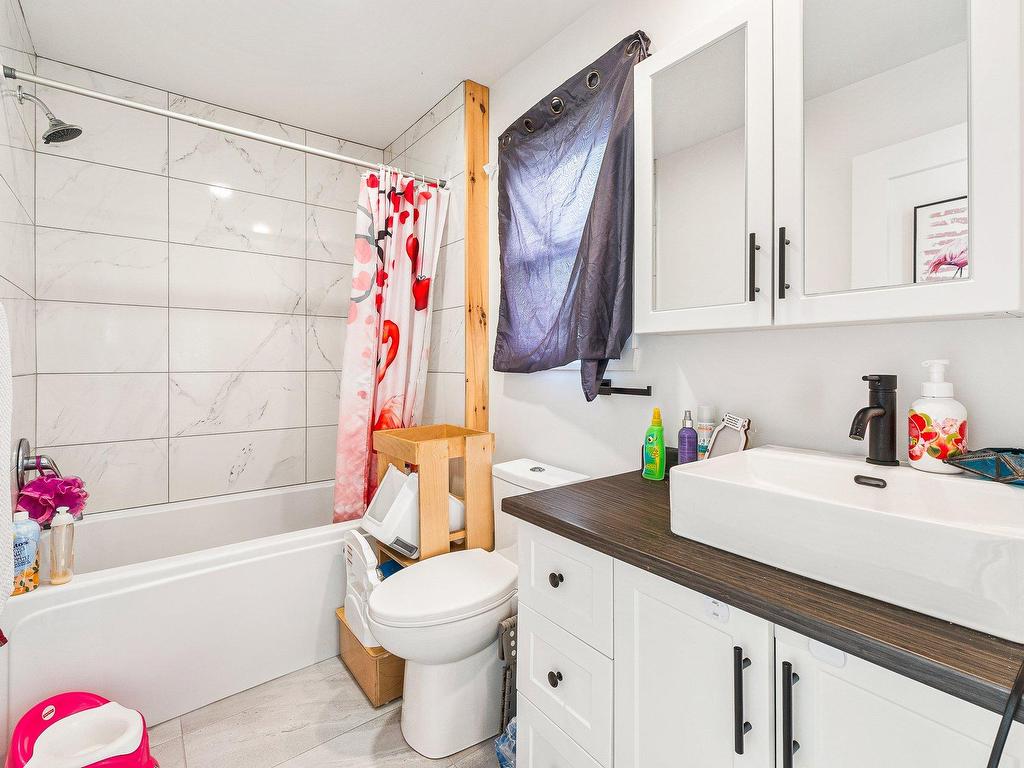 









123


Rue Gendreau

,
Coaticook,




QC
J1A2N3

