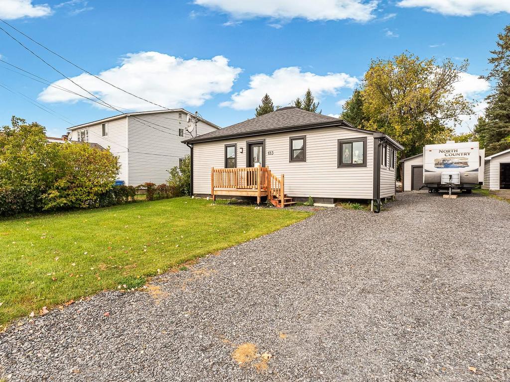 









123


Rue Gendreau

,
Coaticook,




QC
J1A2N3

