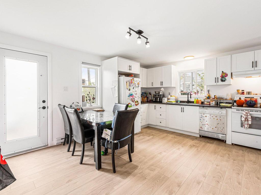 









123


Rue Gendreau

,
Coaticook,




QC
J1A2N3


