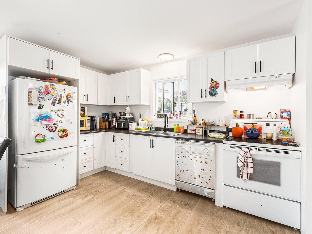 









123


Rue Gendreau

,
Coaticook,




QC
J1A2N3

