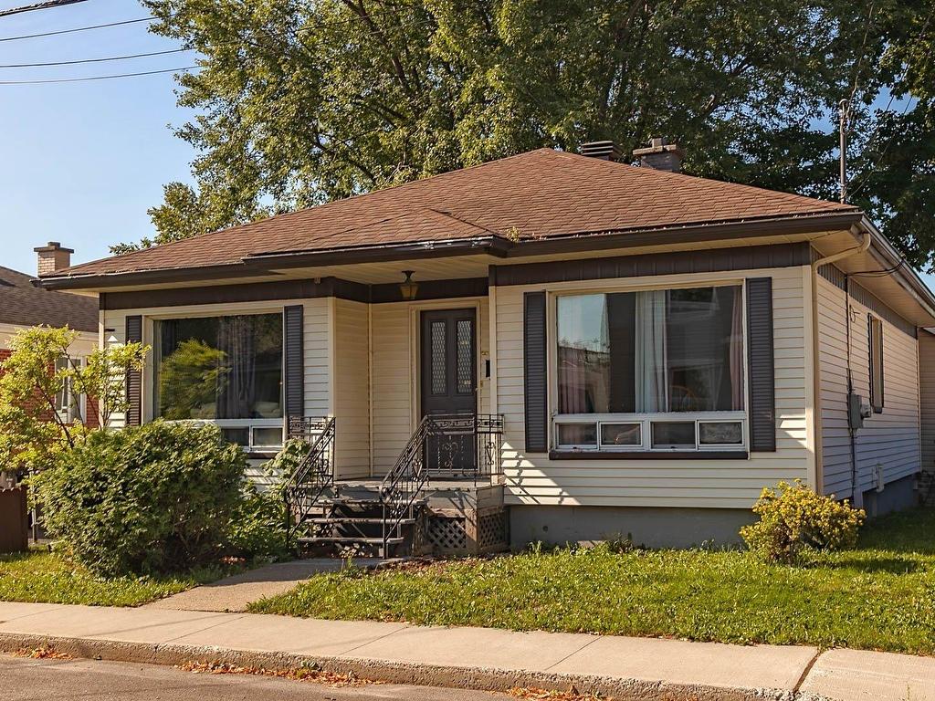 









158Z


Rue St-Antoine

,
Lévis (Desjardins),




QC
G6V5Y8

