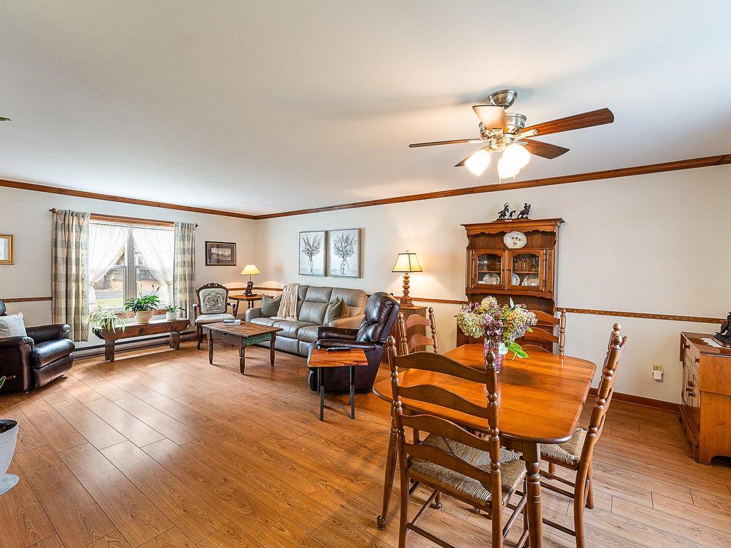 









61


Ch. de Foster

,
Lac-Brome,




QC
J0E1R0

