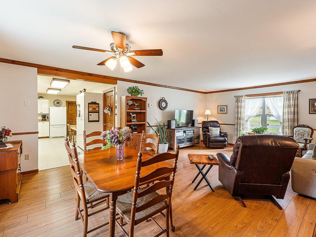 









61


Ch. de Foster

,
Lac-Brome,




QC
J0E1R0

