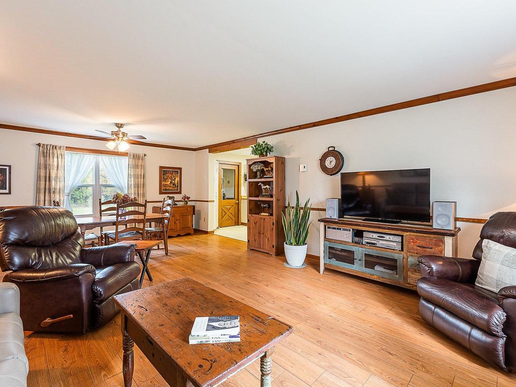 









61


Ch. de Foster

,
Lac-Brome,




QC
J0E1R0

