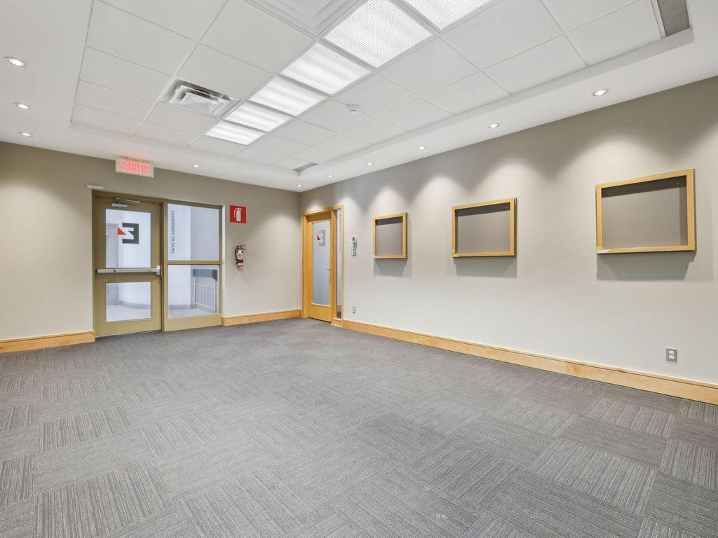









250


Rue Deveault

,
Gatineau (Hull),




QC
J8Z1T4

