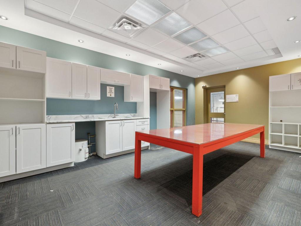 









250


Rue Deveault

,
Gatineau (Hull),




QC
J8Z1T4

