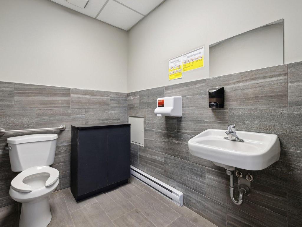 









250


Rue Deveault

,
Gatineau (Hull),




QC
J8Z1T4

