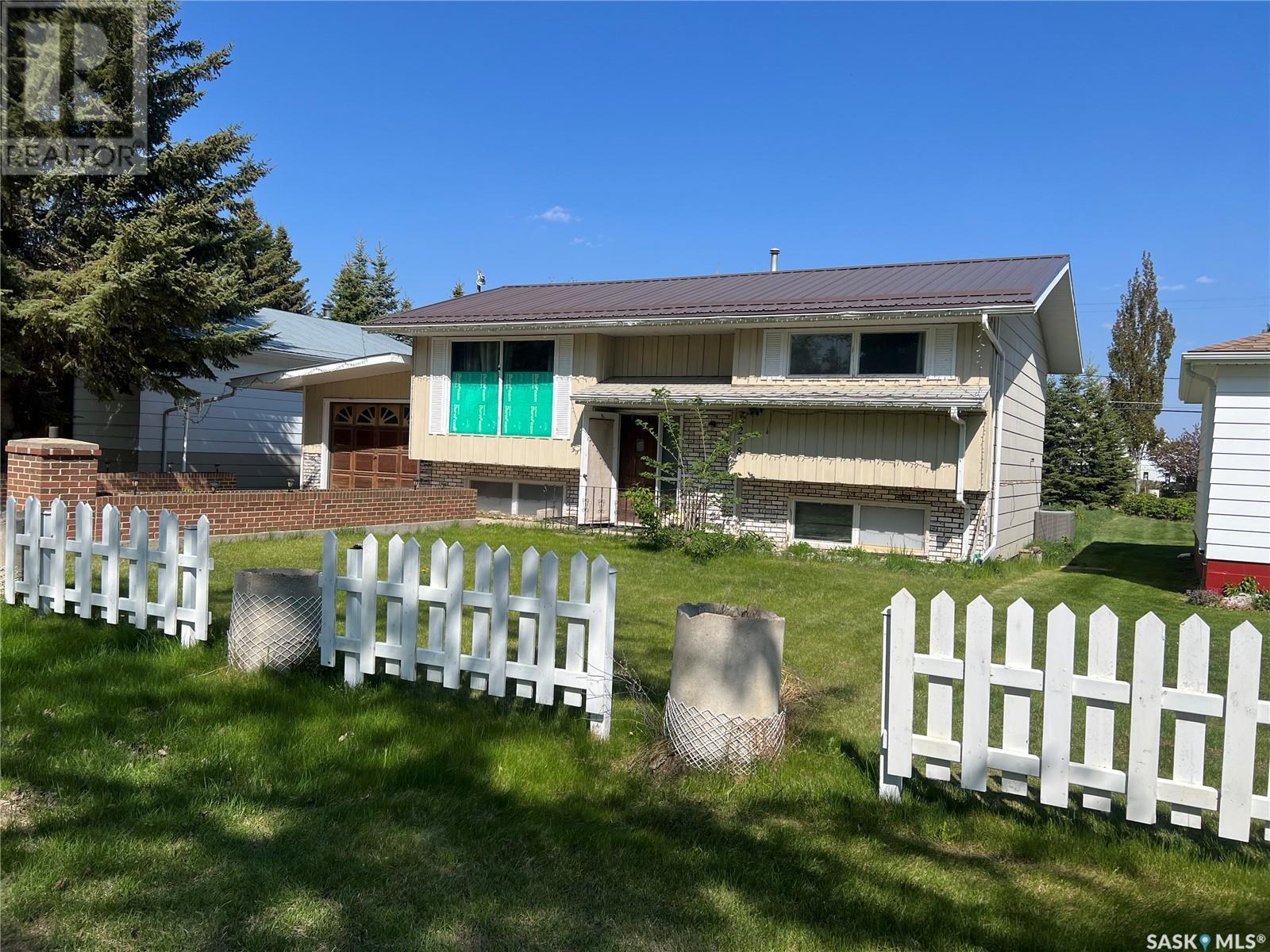 












228 Katherine AVENUE N

,
Porcupine Plain,




Saskatchewan
S0E1H0

