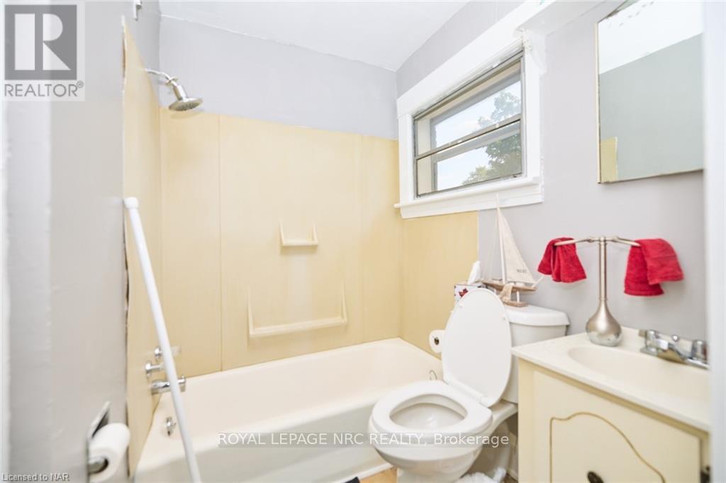 












3758 MAIN STREET

,
Niagara Falls (Chippawa),




Ontario
L2G6B2

