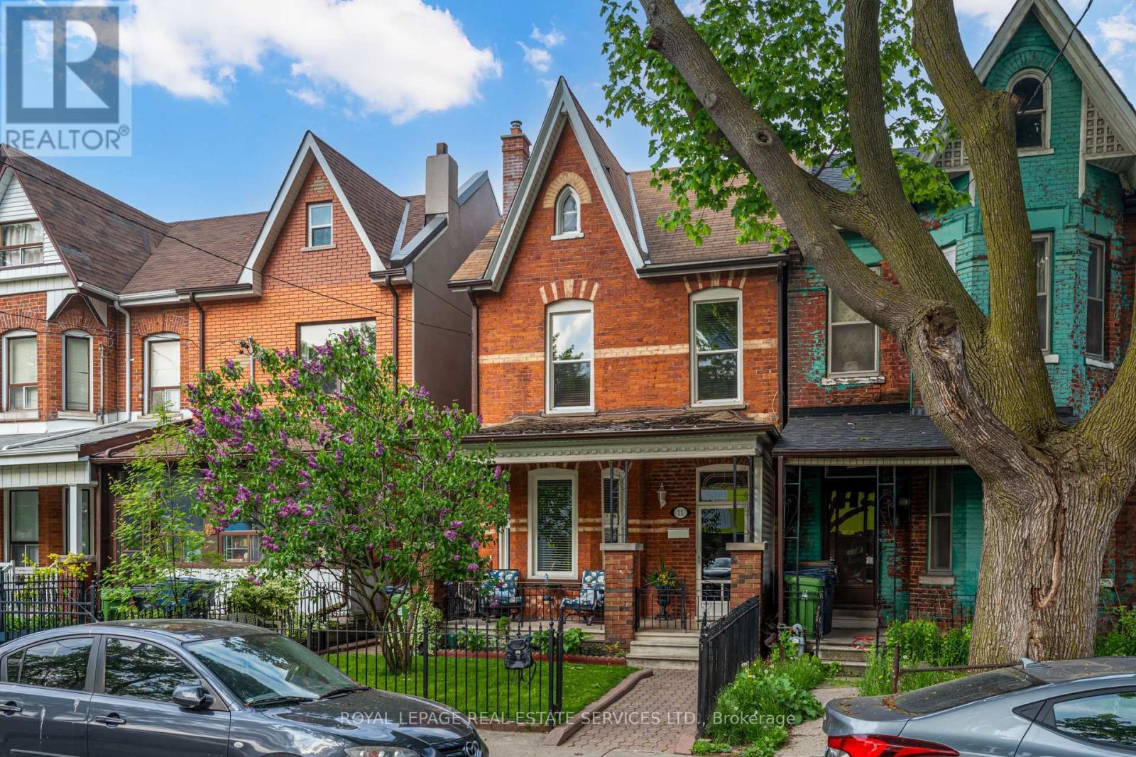 












11 NORTHCOTE AVENUE

,
Toronto,




Ontario
M6J3K2

