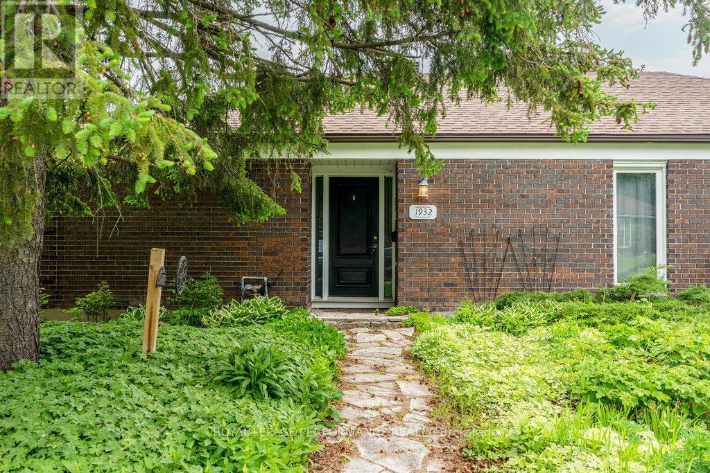 












1932 MARQUIS AVENUE

,
Ottawa,




Ontario
K1J8J2

