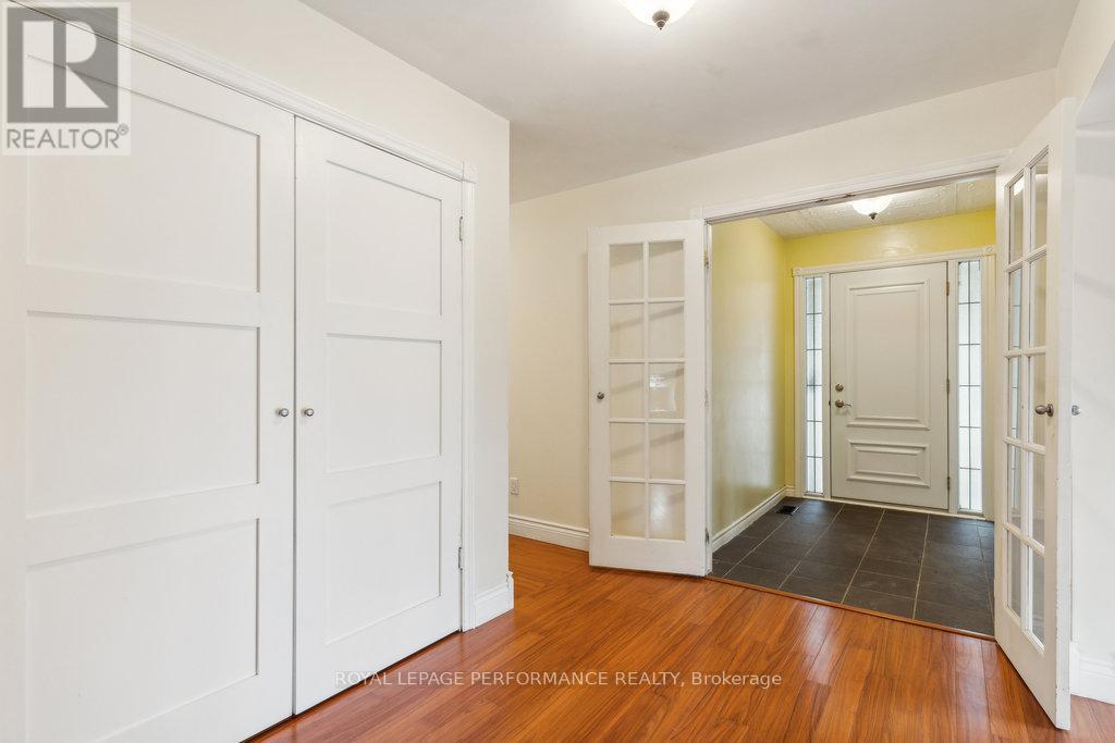 












1932 MARQUIS AVENUE

,
Ottawa,




Ontario
K1J8J2

