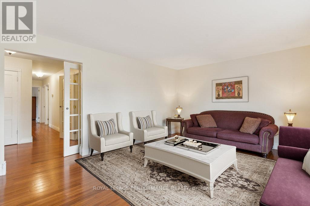 












1932 MARQUIS AVENUE

,
Ottawa,




Ontario
K1J8J2

