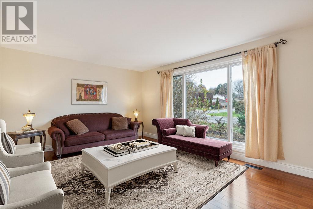 












1932 MARQUIS AVENUE

,
Ottawa,




Ontario
K1J8J2

