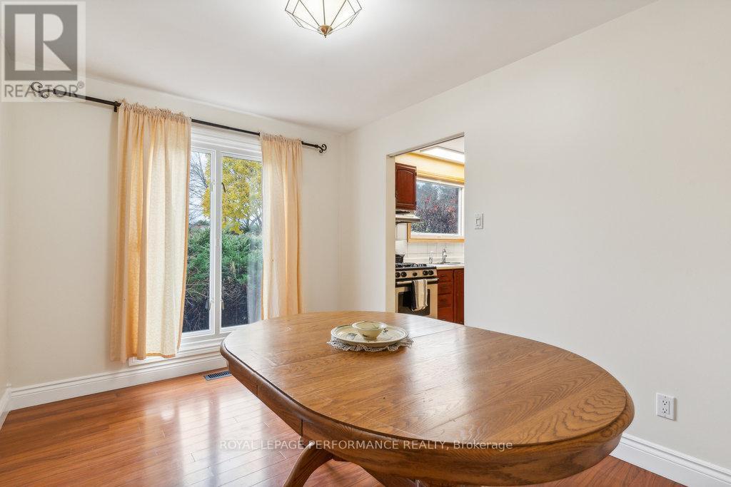 












1932 MARQUIS AVENUE

,
Ottawa,




Ontario
K1J8J2

