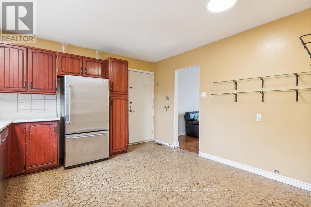 












1932 MARQUIS AVENUE

,
Ottawa,




Ontario
K1J8J2

