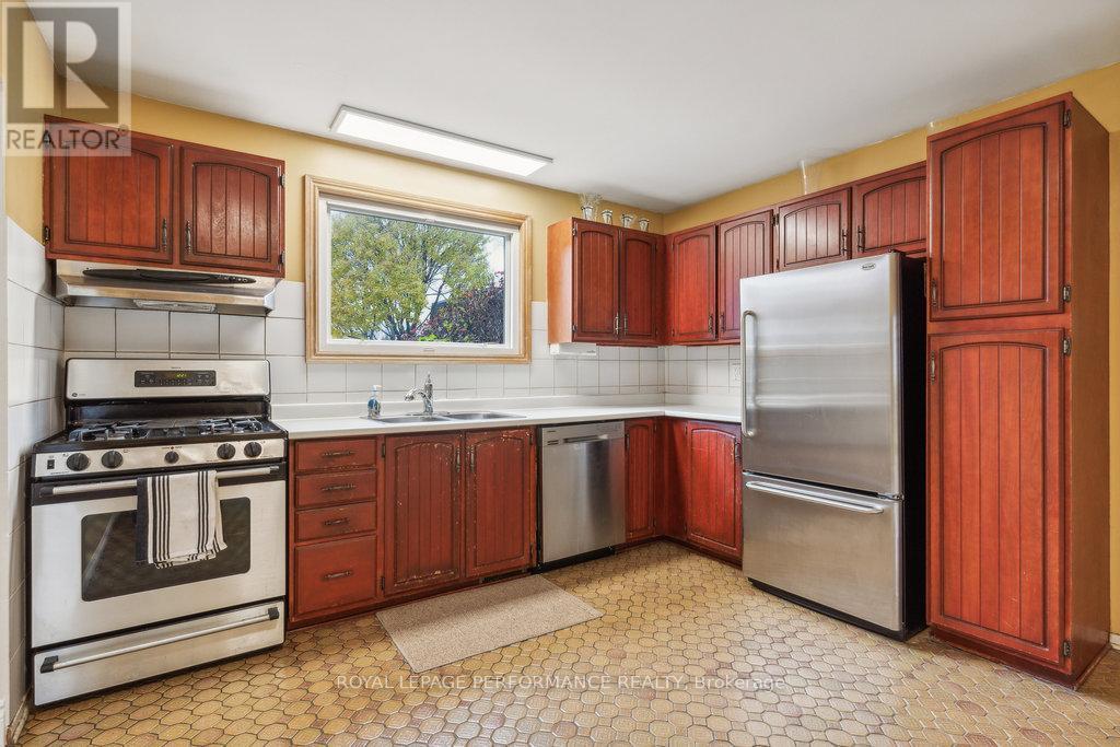 












1932 MARQUIS AVENUE

,
Ottawa,




Ontario
K1J8J2

