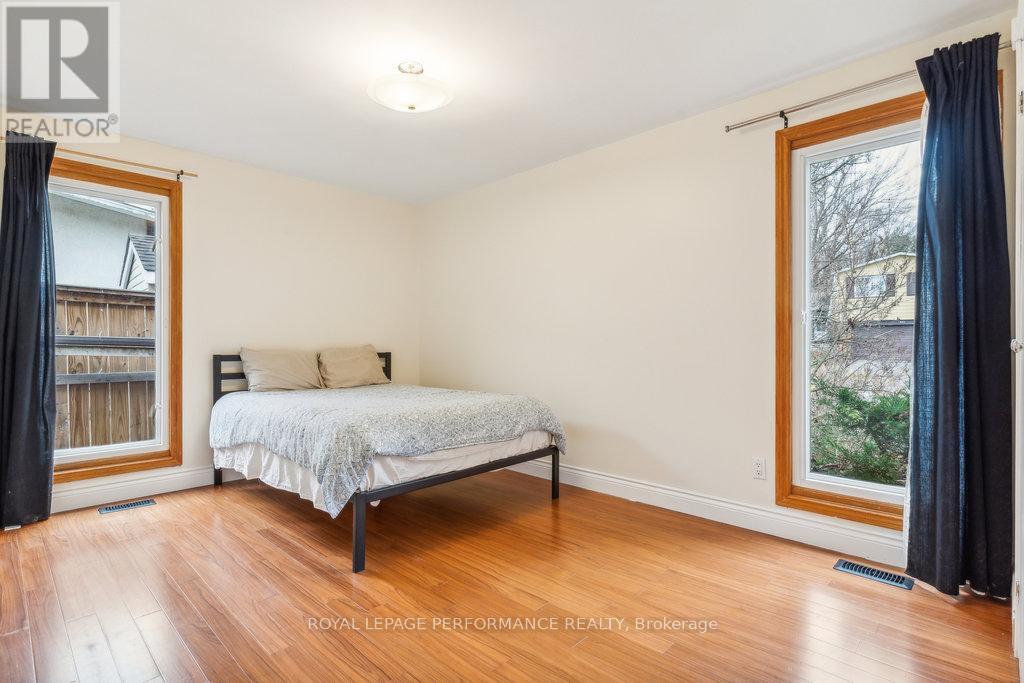 












1932 MARQUIS AVENUE

,
Ottawa,




Ontario
K1J8J2

