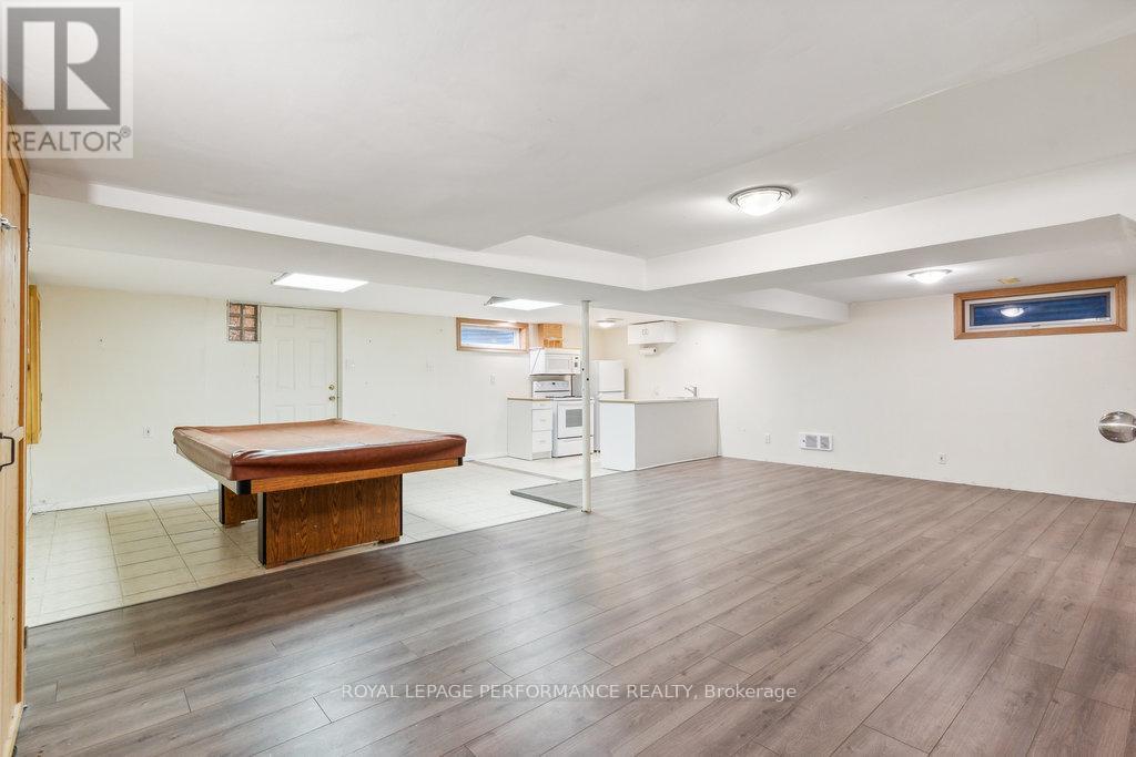 












1932 MARQUIS AVENUE

,
Ottawa,




Ontario
K1J8J2

