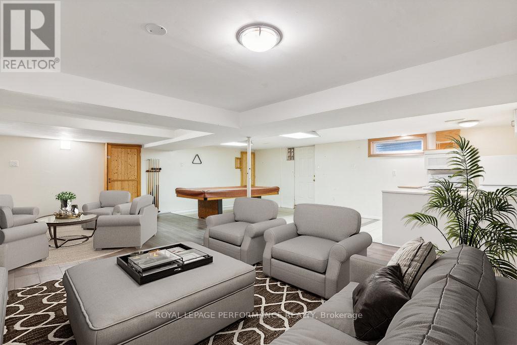 












1932 MARQUIS AVENUE

,
Ottawa,




Ontario
K1J8J2

