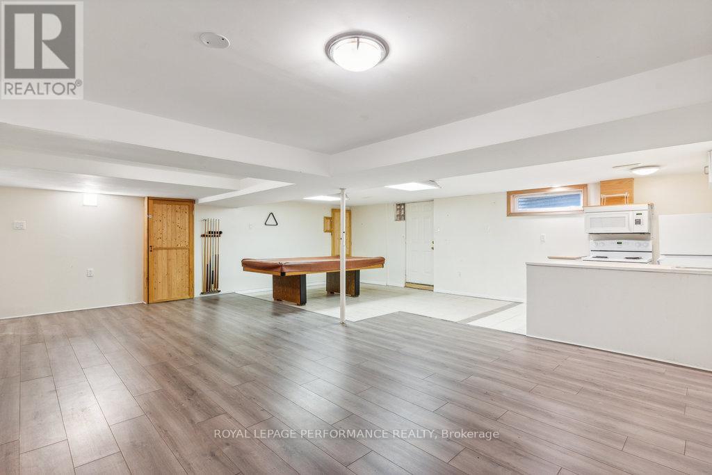 












1932 MARQUIS AVENUE

,
Ottawa,




Ontario
K1J8J2

