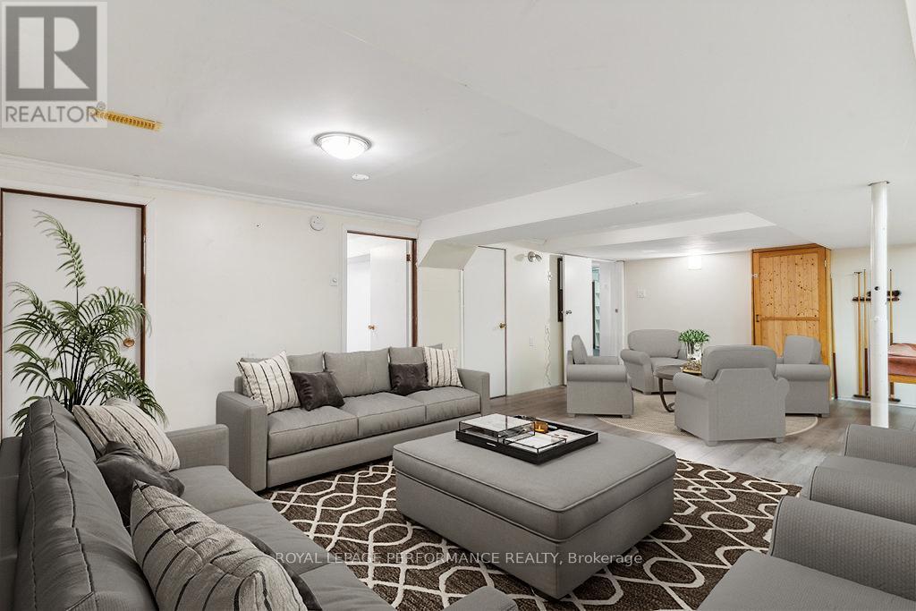 












1932 MARQUIS AVENUE

,
Ottawa,




Ontario
K1J8J2

