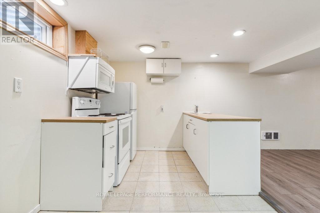 












1932 MARQUIS AVENUE

,
Ottawa,




Ontario
K1J8J2

