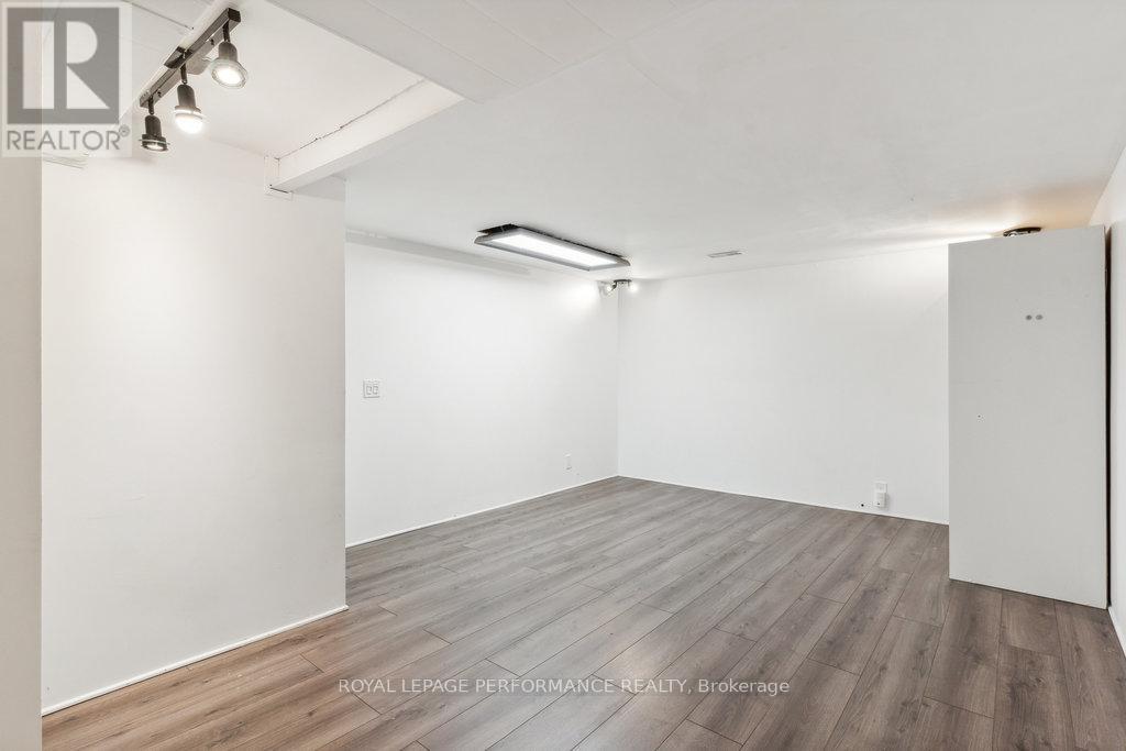 












1932 MARQUIS AVENUE

,
Ottawa,




Ontario
K1J8J2

