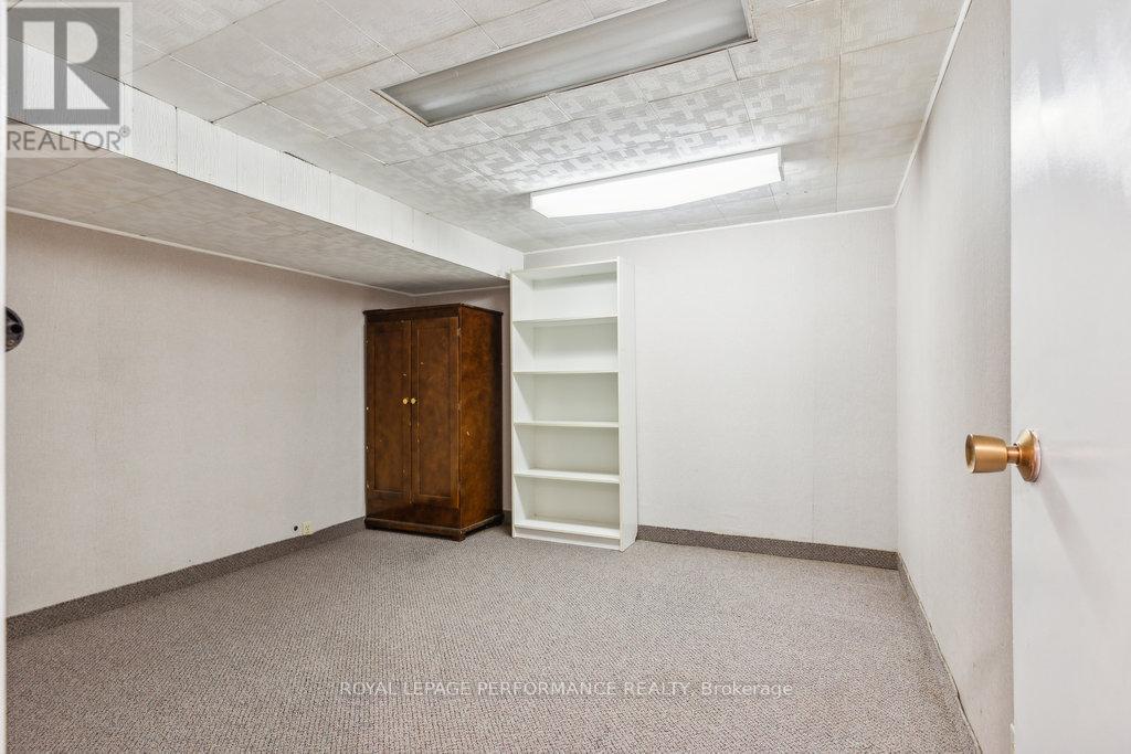 












1932 MARQUIS AVENUE

,
Ottawa,




Ontario
K1J8J2

