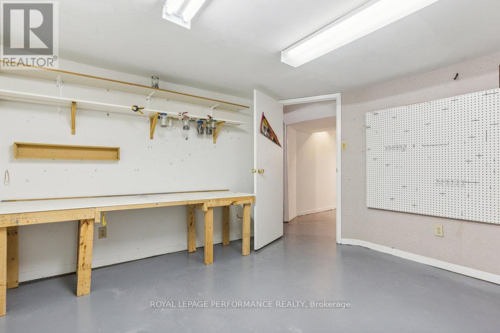 












1932 MARQUIS AVENUE

,
Ottawa,




Ontario
K1J8J2

