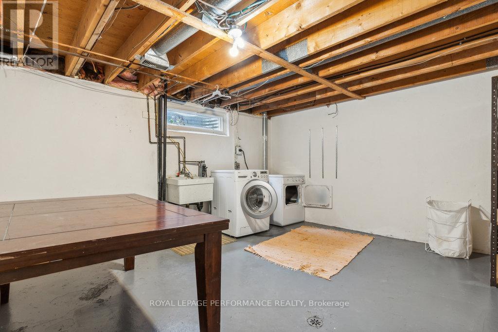 












1932 MARQUIS AVENUE

,
Ottawa,




Ontario
K1J8J2

