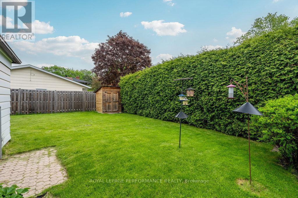 












1932 MARQUIS AVENUE

,
Ottawa,




Ontario
K1J8J2

