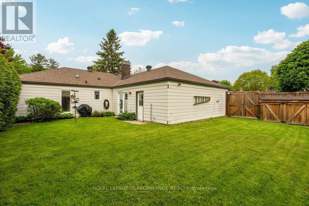 












1932 MARQUIS AVENUE

,
Ottawa,




Ontario
K1J8J2

