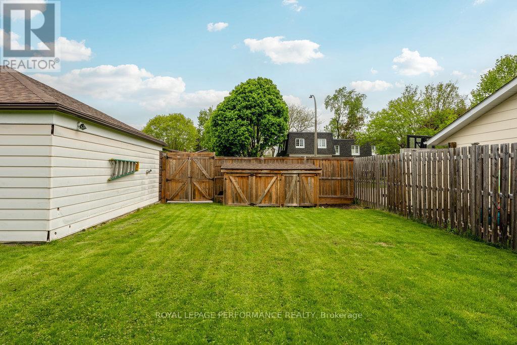 












1932 MARQUIS AVENUE

,
Ottawa,




Ontario
K1J8J2

