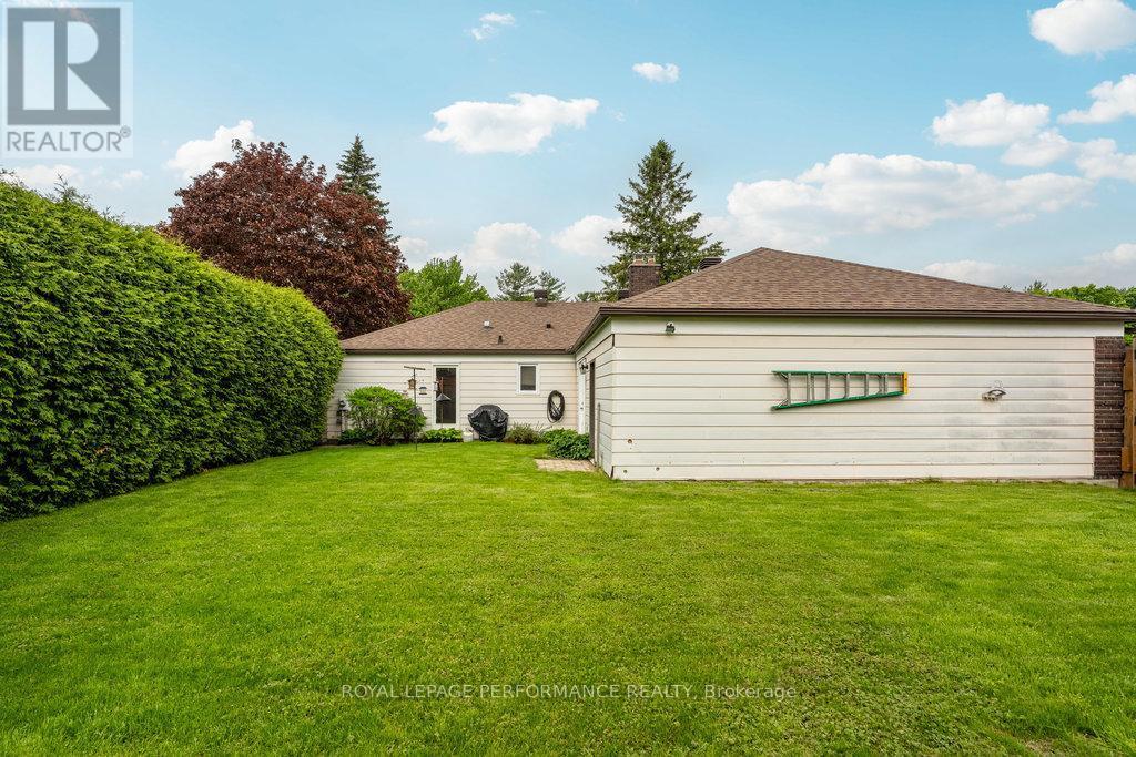 












1932 MARQUIS AVENUE

,
Ottawa,




Ontario
K1J8J2

