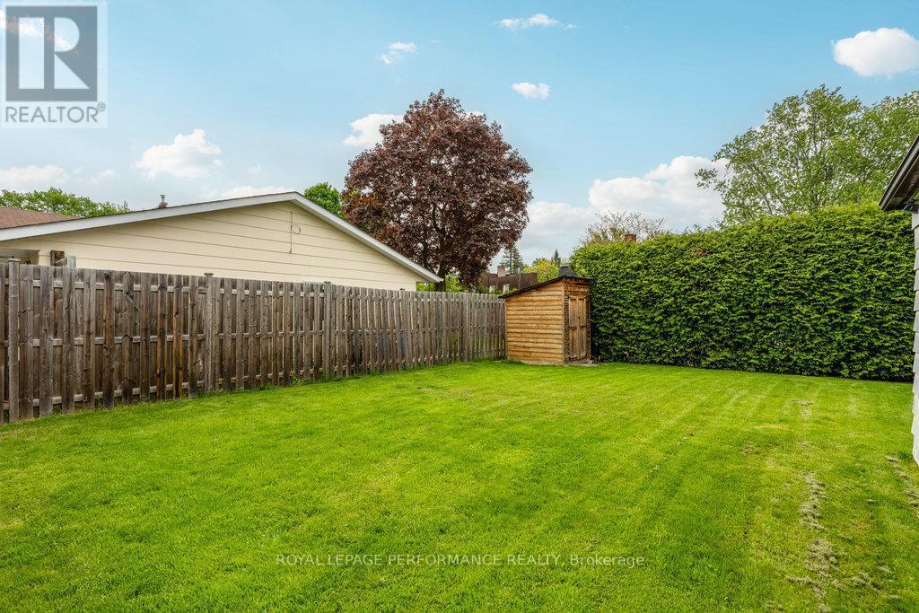 












1932 MARQUIS AVENUE

,
Ottawa,




Ontario
K1J8J2


