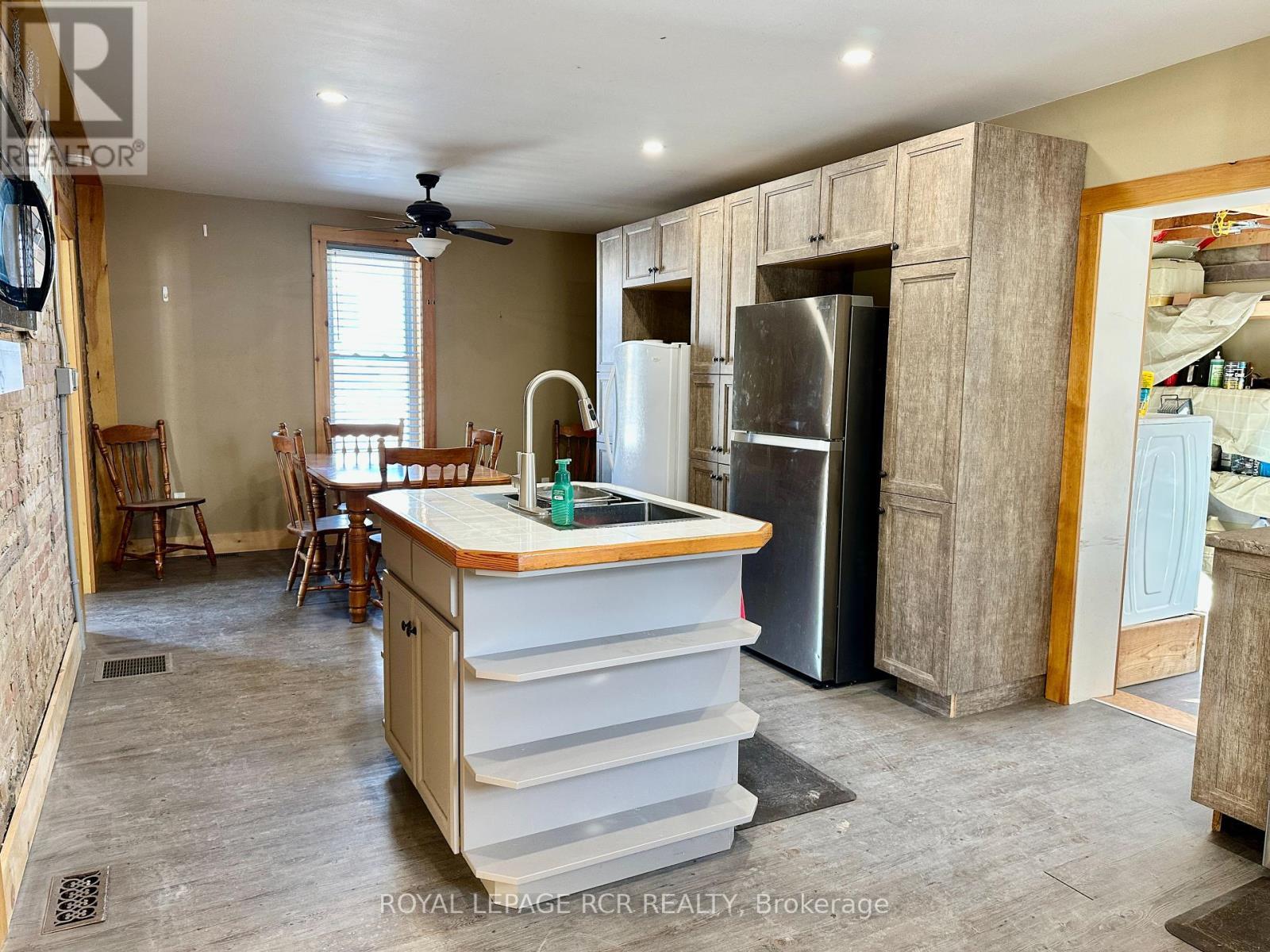












641 10TH AVENUE

,
Hanover,




Ontario
N4N2P6

