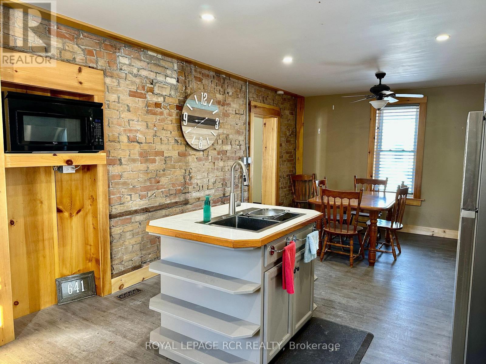 












641 10TH AVENUE

,
Hanover,




Ontario
N4N2P6

