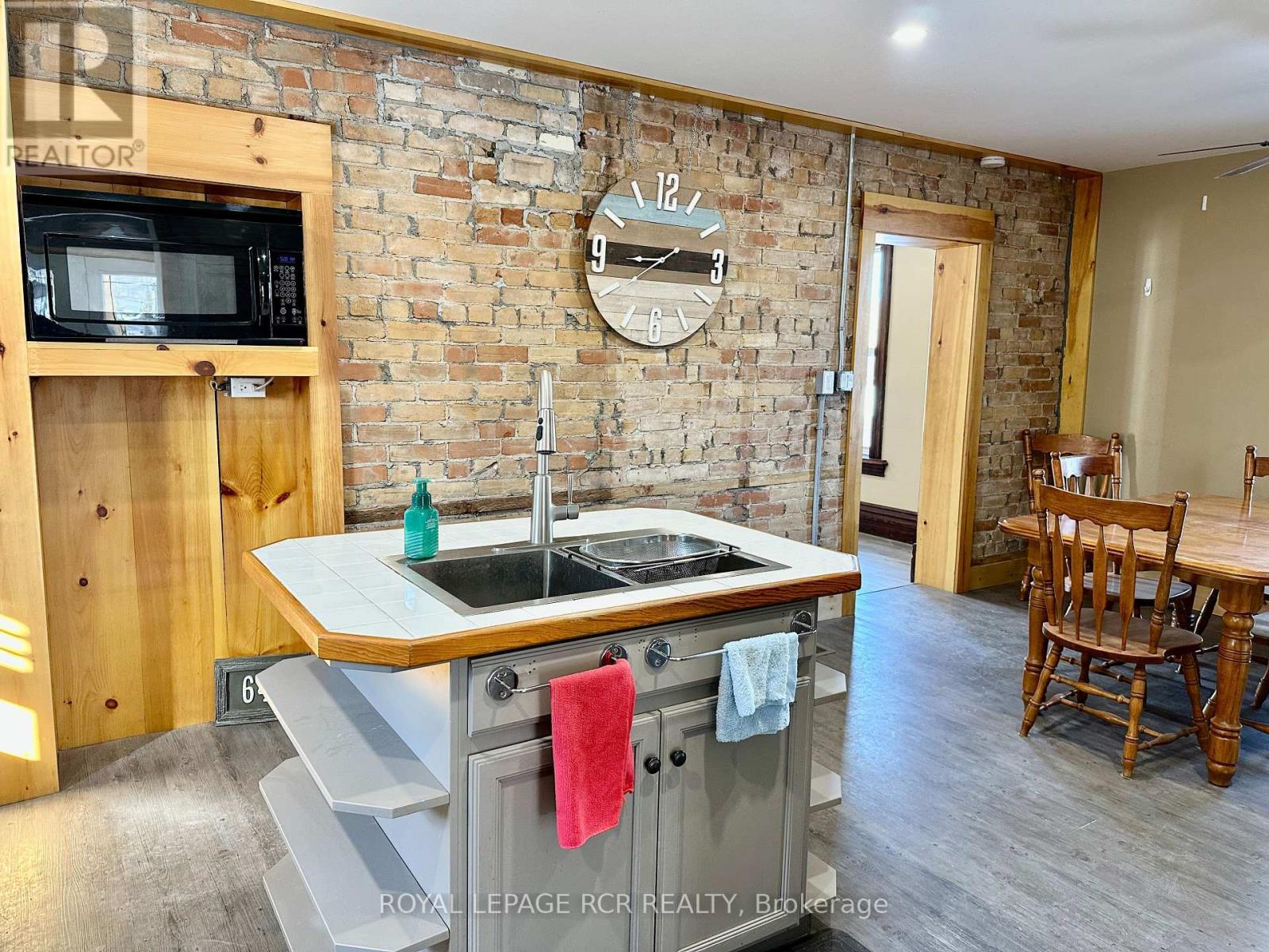 












641 10TH AVENUE

,
Hanover,




Ontario
N4N2P6

