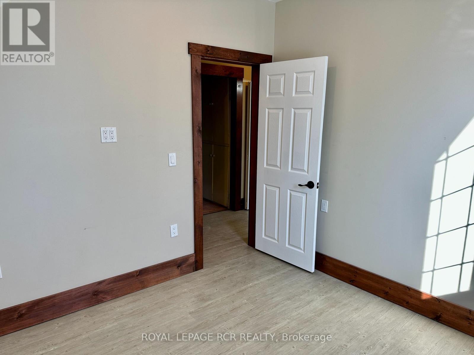 












641 10TH AVENUE

,
Hanover,




Ontario
N4N2P6

