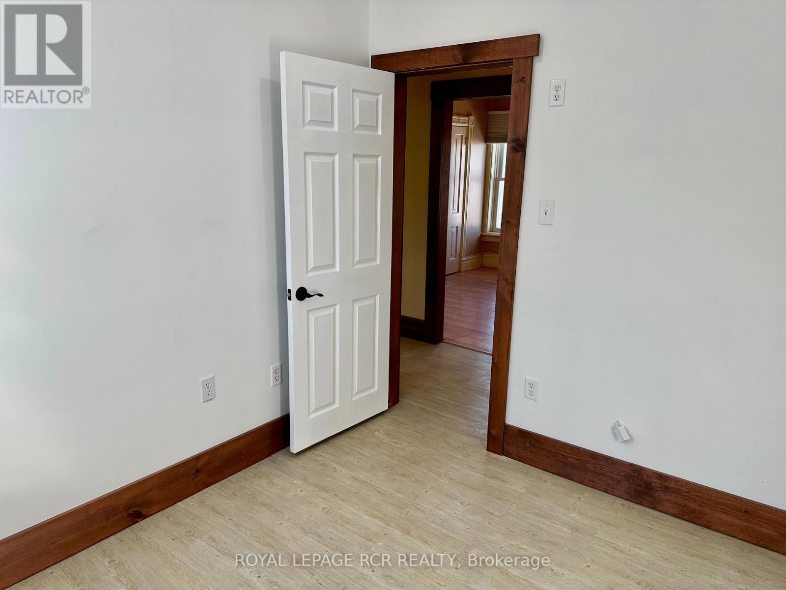 












641 10TH AVENUE

,
Hanover,




Ontario
N4N2P6

