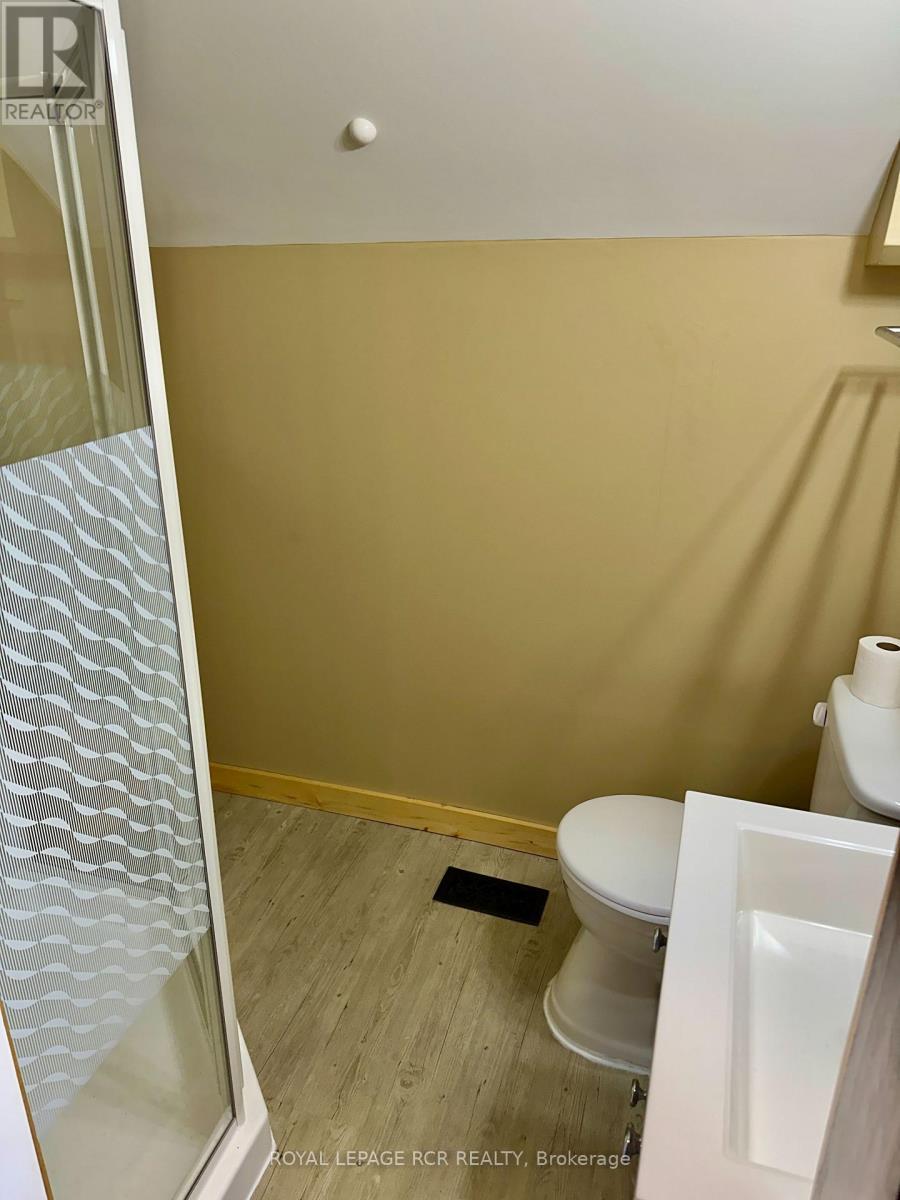 












641 10TH AVENUE

,
Hanover,




Ontario
N4N2P6

