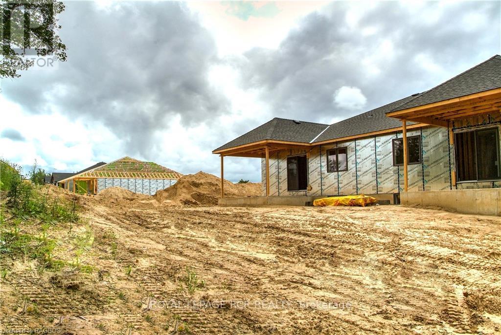 












862 24TH AVENUE

,
Hanover,




Ontario
N4N3B8

