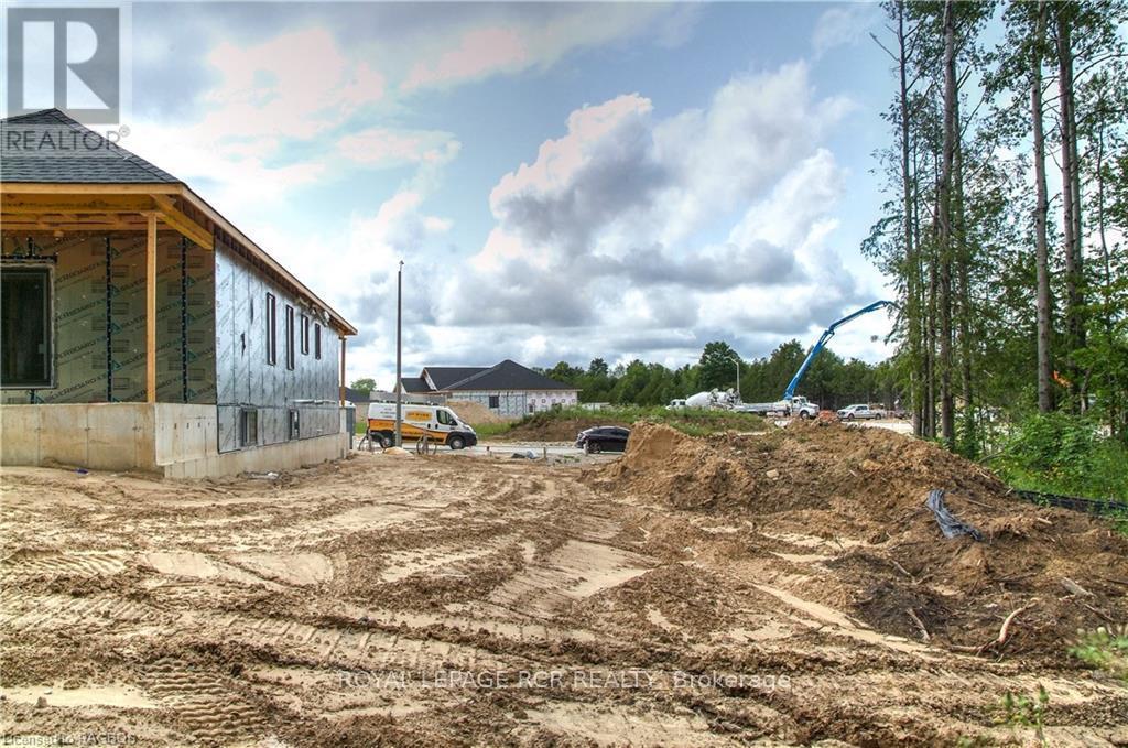 












862 24TH AVENUE

,
Hanover,




Ontario
N4N3B8

