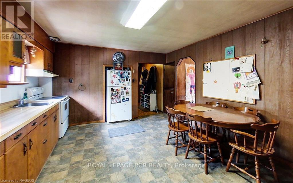 












862 24TH AVENUE

,
Hanover,




Ontario
N4N3B8

