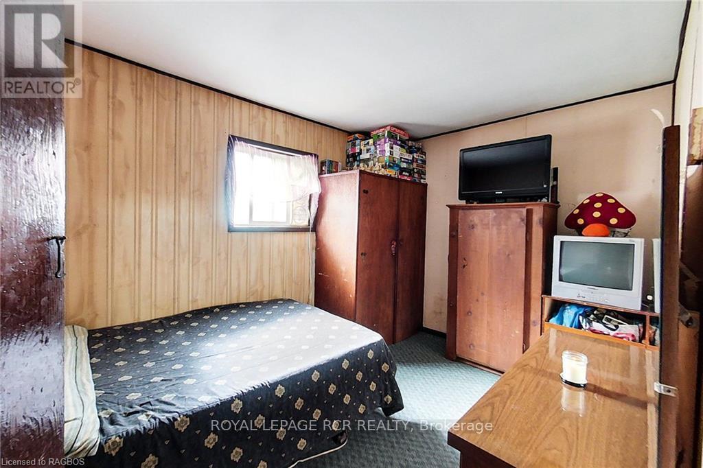 












862 24TH AVENUE

,
Hanover,




Ontario
N4N3B8

